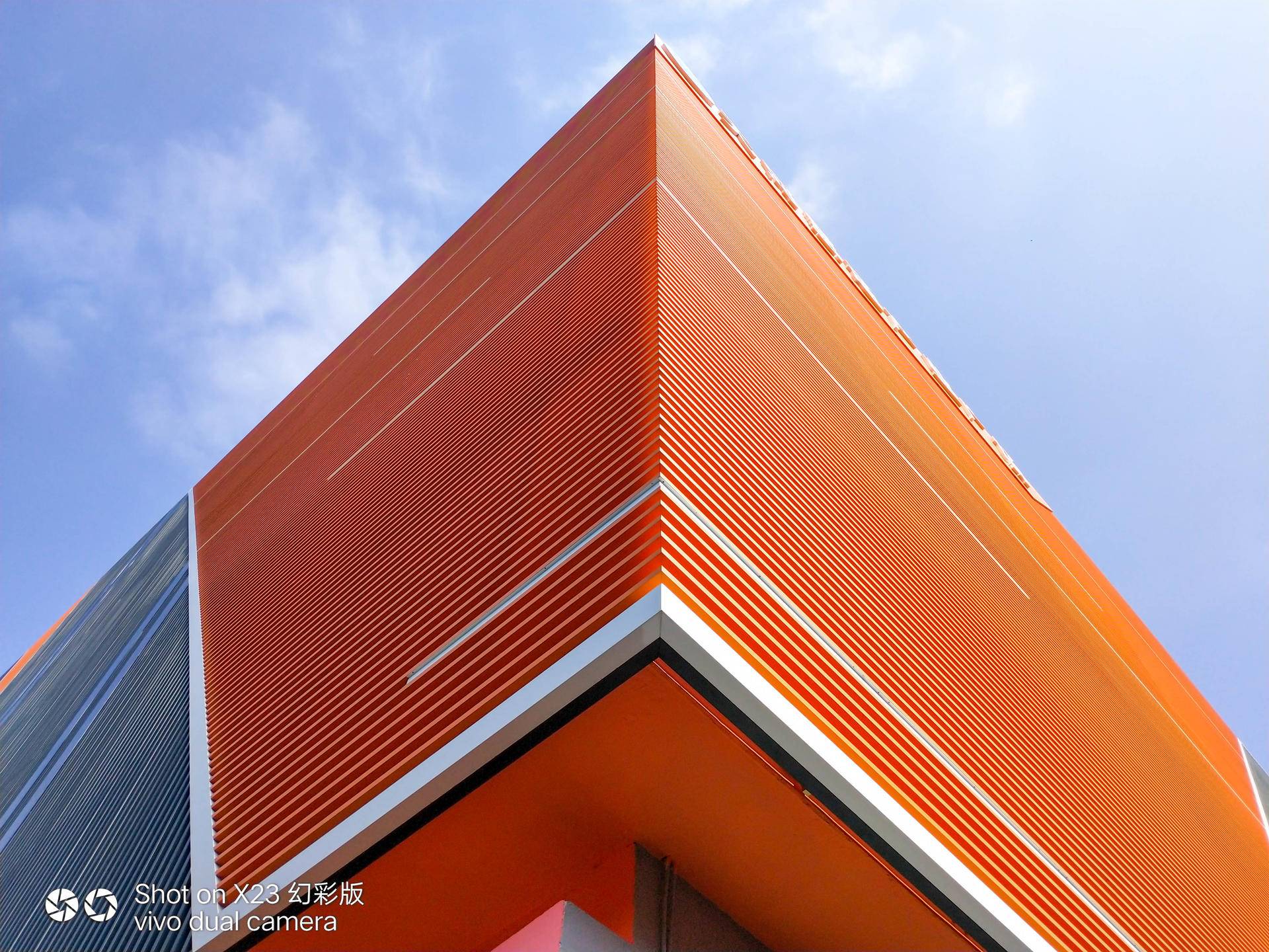 vivox23幻彩版到底是什么颜色,vivox23幻彩版蓝色图片