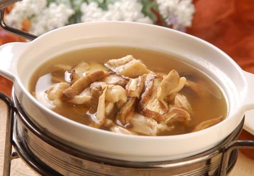 雨后特别多，云南叫它“滑肚子”，爆炒是美味，你认识吗？