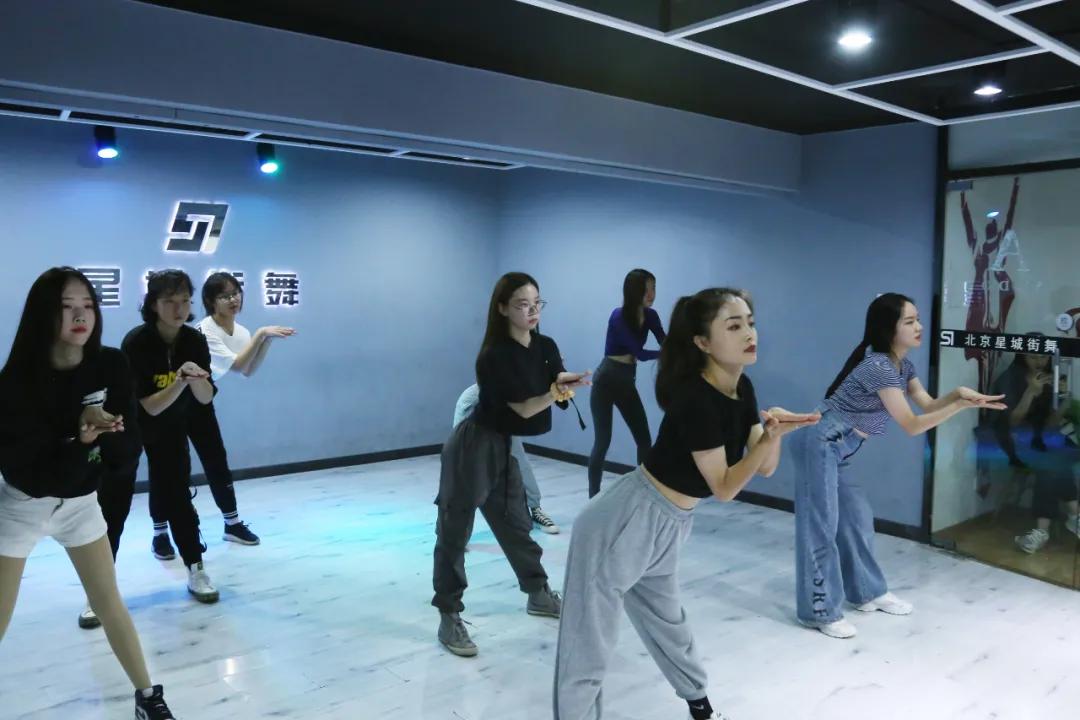 dancer跳街舞,如何领取跳舞动作