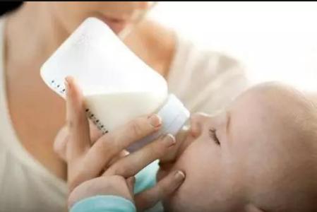 宝宝放屁臭的注意事项,宝宝放屁很臭是怎么解决