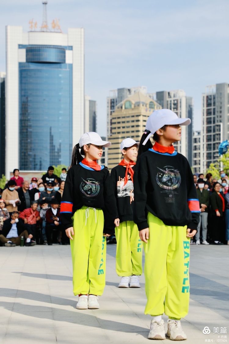 洛阳牡丹广场新疆舞视频,洛阳牡丹广场爵士舞