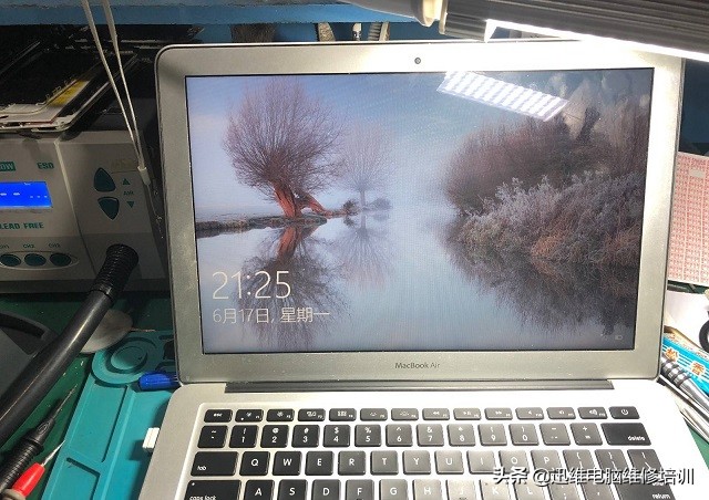 苹果笔记本a1466花屏修复价格,苹果a1466屏幕坏了还能修吗