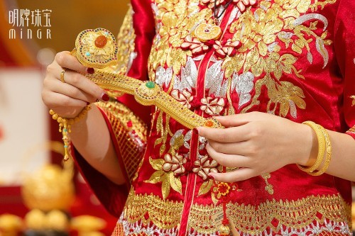 十里红妆，传家百年：明牌珠宝带你进入古法黄金的瑰丽世界