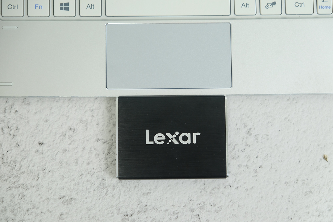 三星闪迪移动固态哪个好,闪迪跟三星内存卡哪个好