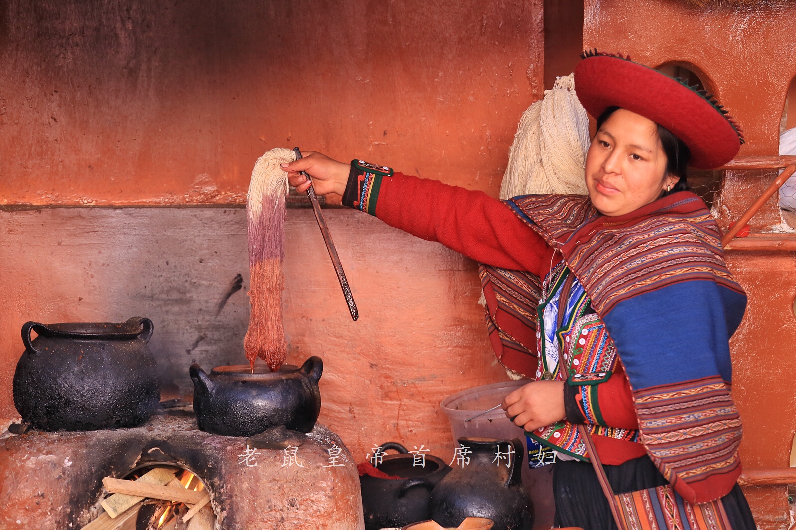 南美千年印加古镇,妇女掌握独门神技:用仙人掌真菌做口红