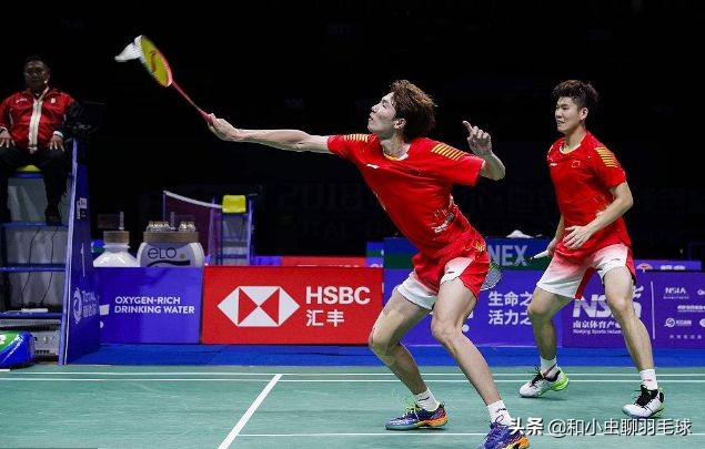 羽毛球高远球打不出弧度怎么办,羽毛球高远球正确方法和发力