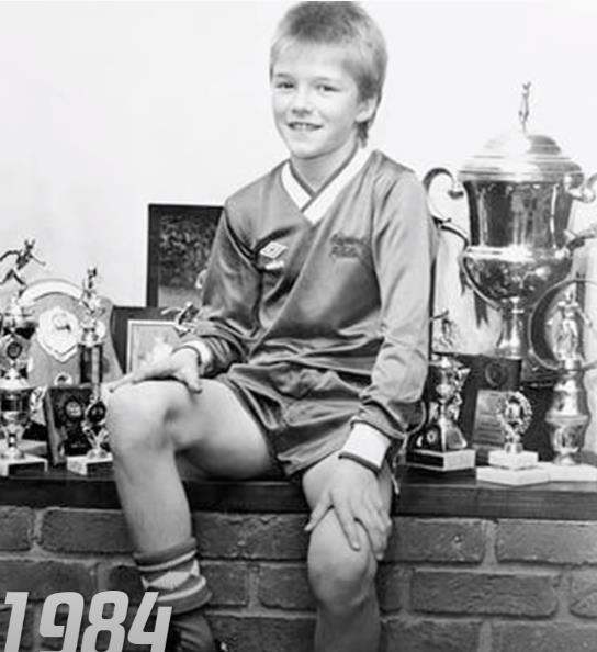 贝克汉姆从踢球到退役用了多少年,贝克汉姆出生经历