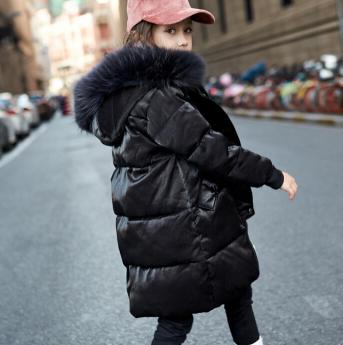 冬天给孩子穿厚棉服还是薄棉服,宝宝冬天穿棉服好还是羽绒服好