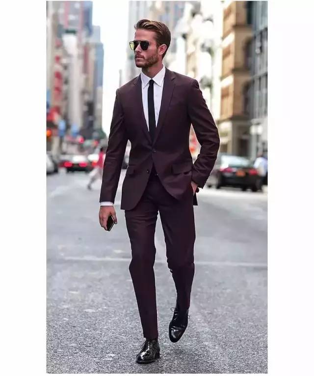 男人都需要一身合适的西装，怎样定制西装才能更加合身？