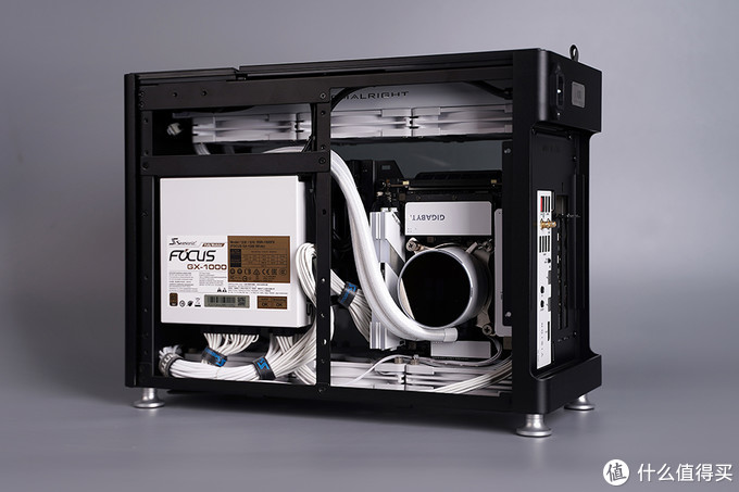 乔家一物:大号ITX装机分享,黑白美学的体现