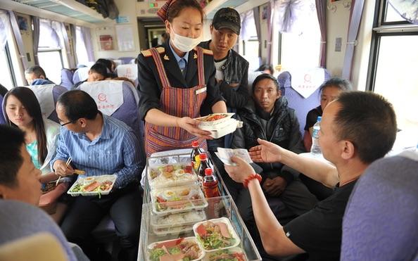 高铁乘务员相亲,高铁乘务员工作8年工资一万多