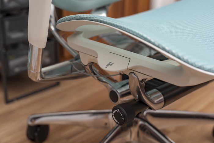 这把“无间道”椅凭什么敢卖到过万冈村Contessa2代