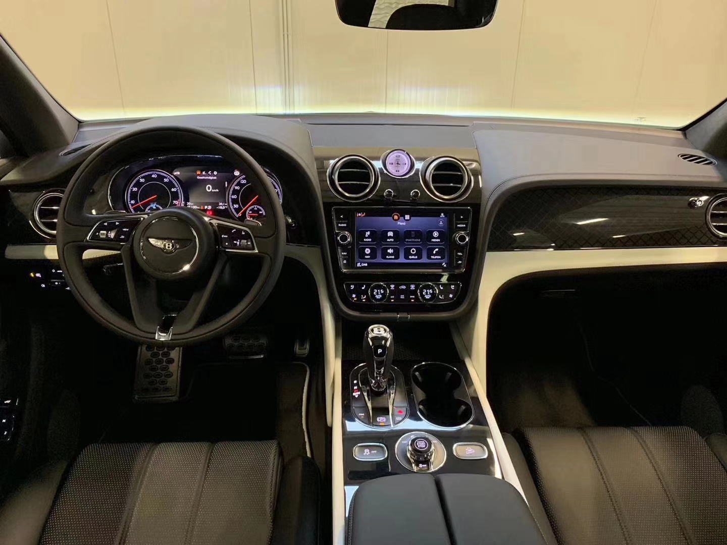 宾利2023全新款,宾利极致版2020