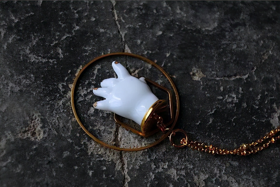 宝格丽的陶瓷是什么,宝格丽镶钻白陶瓷