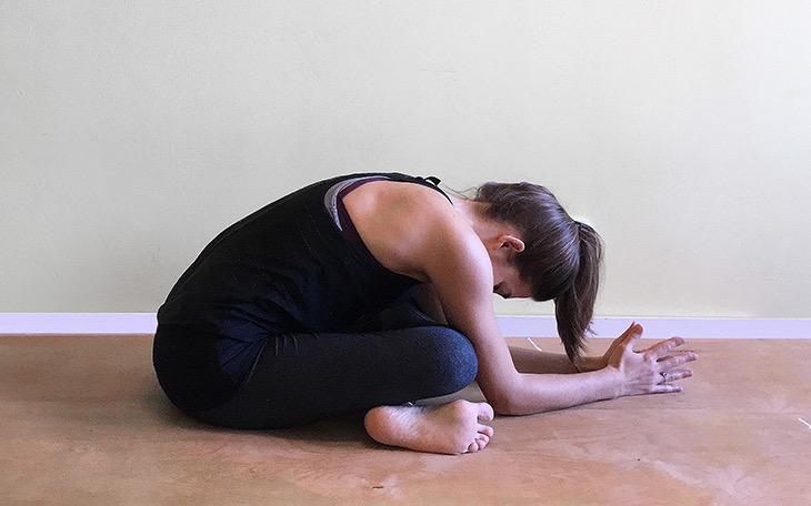 经期延迟,脸冒痘痘,应该是内分泌问题,试试这几个瑜伽体式