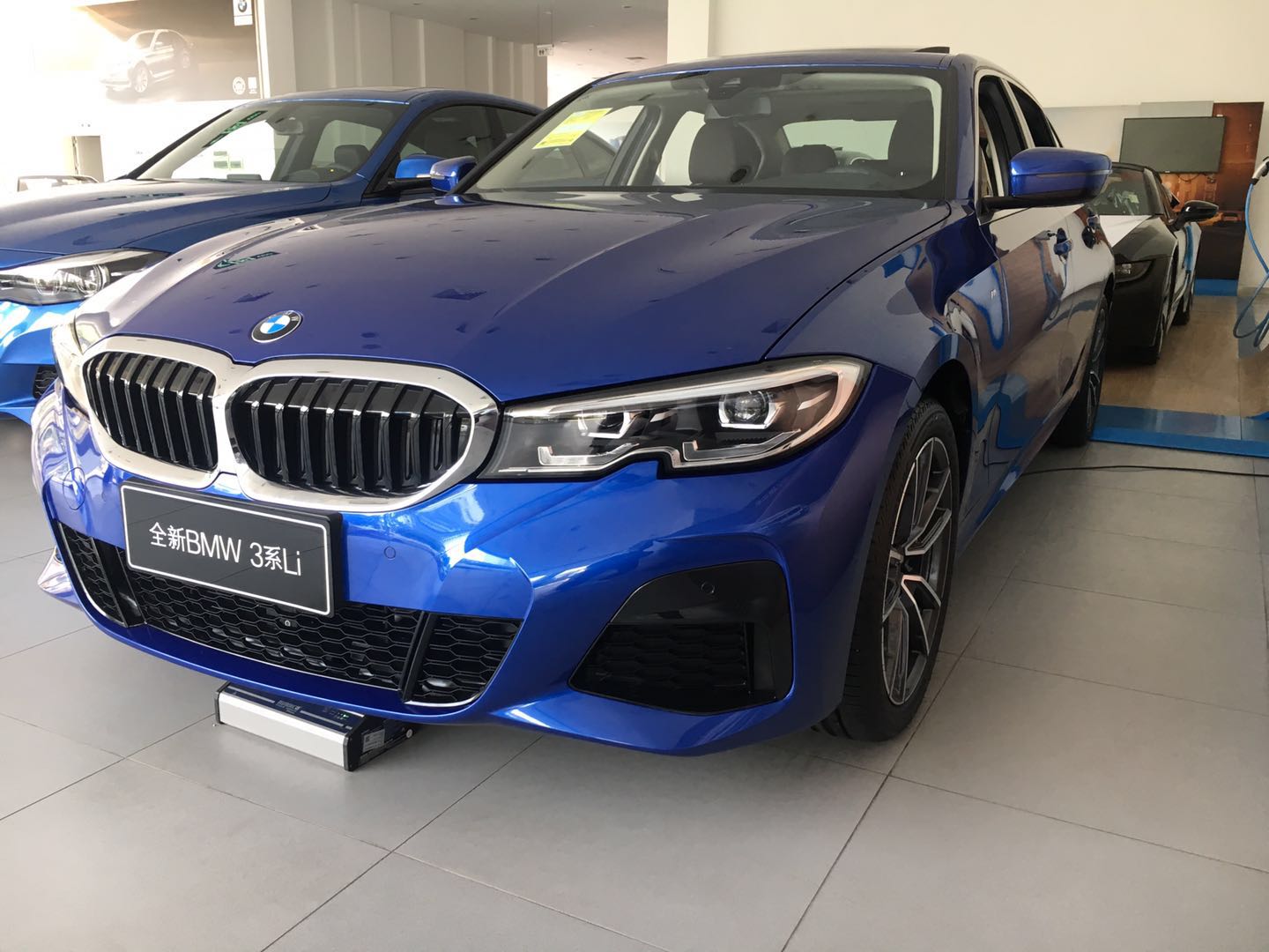 探店宝马三系最新款320li价格,宝马3系全国哪里4s店最便宜