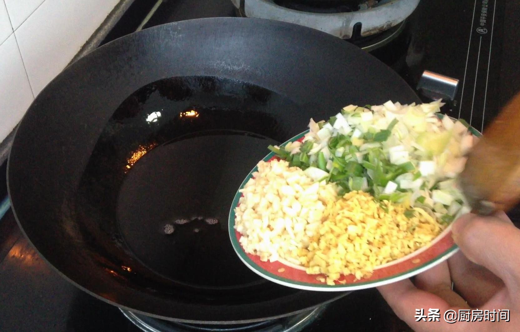 怎样做香菇酱最好吃,简单家常香菇酱