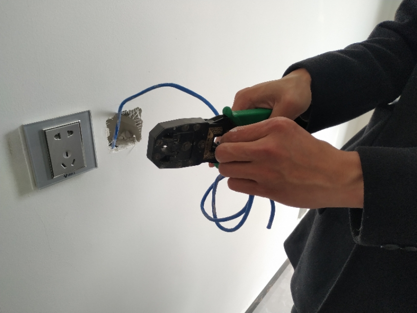 网线插座问题及解决方法,家里网线接口小插不上怎么办