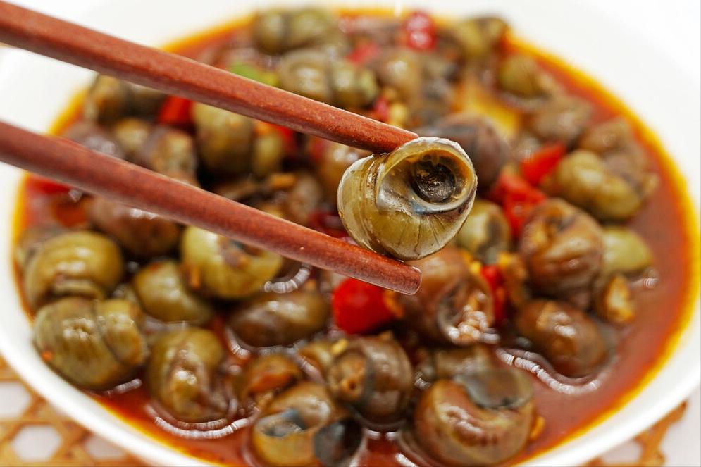 多少盐能清理田螺并保证田螺不死,清洗田螺可以用姜吗