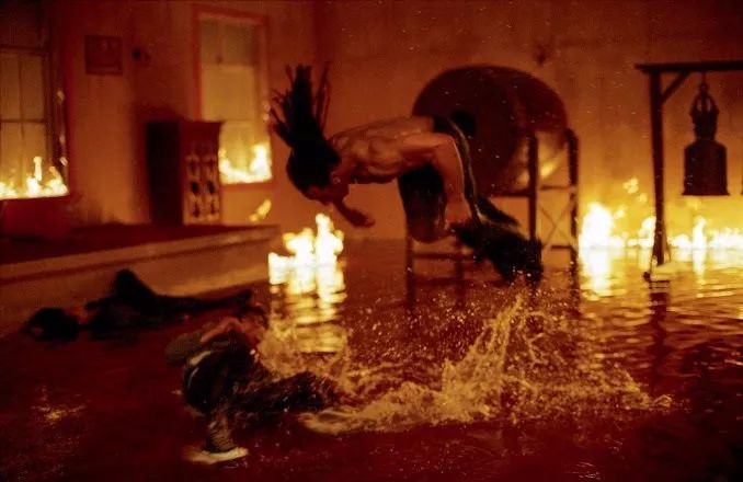 成龙元彪洪金宝甄子丹李连杰电影,李连杰和成龙的武打动作对比