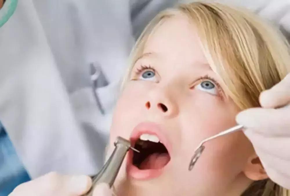 牙龈炎后牙床鼓包一直不消的后果,牙龈炎牙床都烂了能治好吗