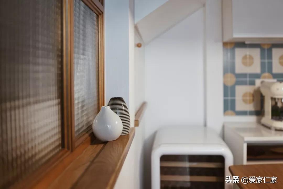 她买下32㎡上海老旧学区房，为女儿打造小桃园，20㎡超舒适大庭院