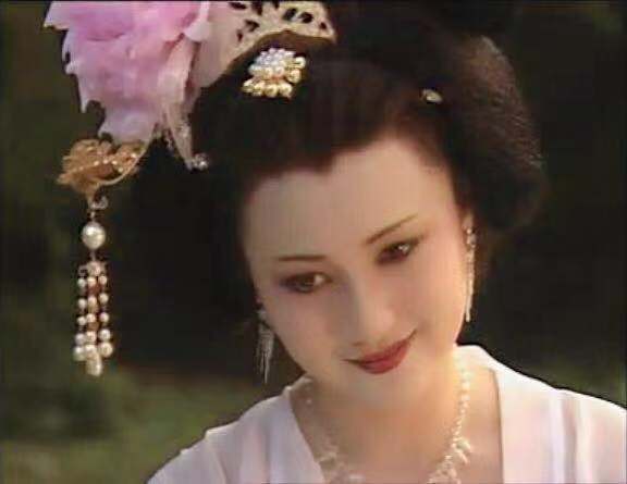 林芳兵25年前还原杨贵妃：增肥30斤，化妆造型堪称“国宝级”！