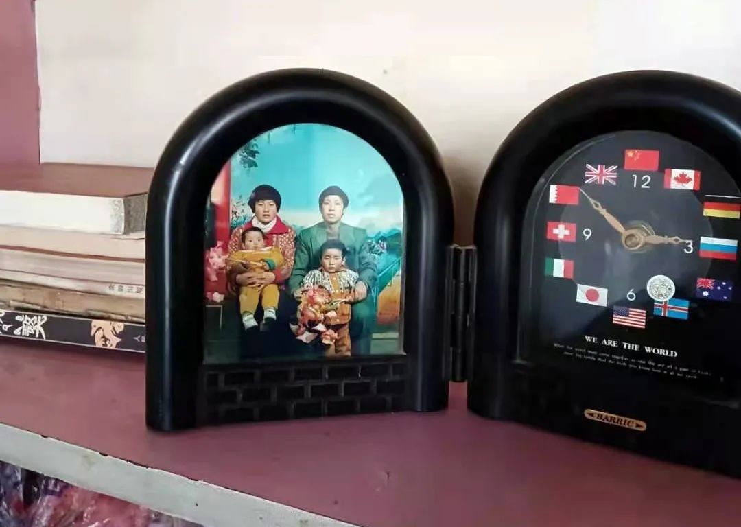 你看,那个少年,身上有一束光,还有一双翅膀