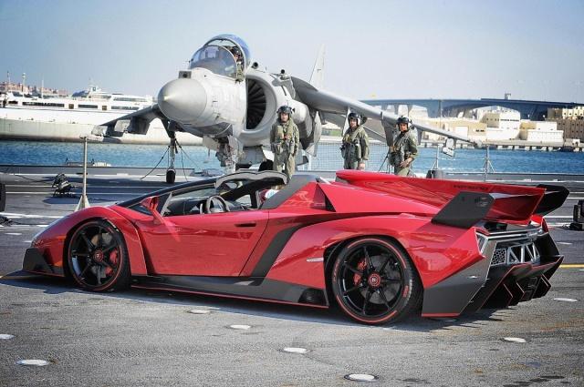 价值5000万的敞篷毒药，登上航母停C位，却成甲板上最便宜的车