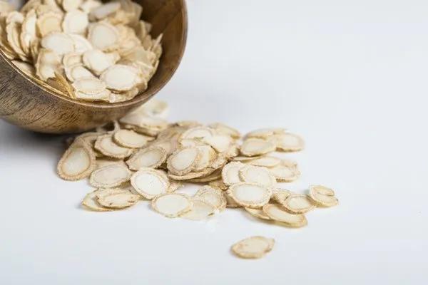 冰箱拿出的鸡蛋蛋壳有绿点,鸡蛋有必要放冰箱保鲜吗