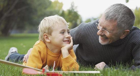 延迟退休如何帮忙带孩子,延迟退休和三胎不矛盾吗