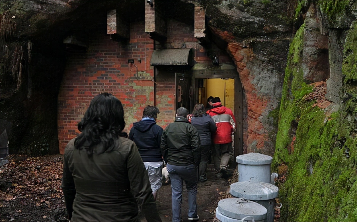 生化危机真要来了？以色列总理宣布全国演练，躲进地下核掩体