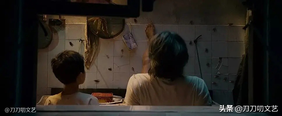 周星驰冲镜头飞吻画面,周星驰飞吻片段