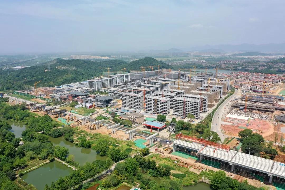 万科大溪谷旁的蓝月春晓怎样,大溪谷和新湖蓝月春晓哪个好