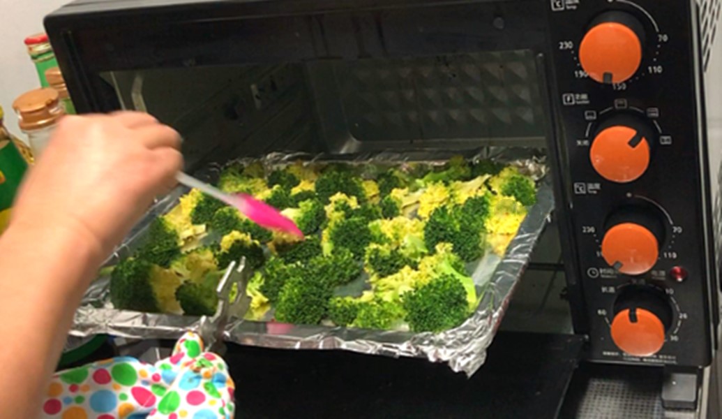 西兰花千万别用清水洗等于吃虫卵,吃西兰花一定要这样洗才干净