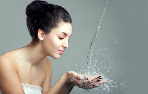 用盐水和白醋洗脸有什么好处,油性皮肤用盐水洗脸有什么好处