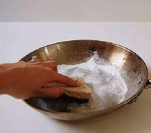 使用不锈钢的餐具哪种方法正确,使用不锈钢餐具哪种方法正确的