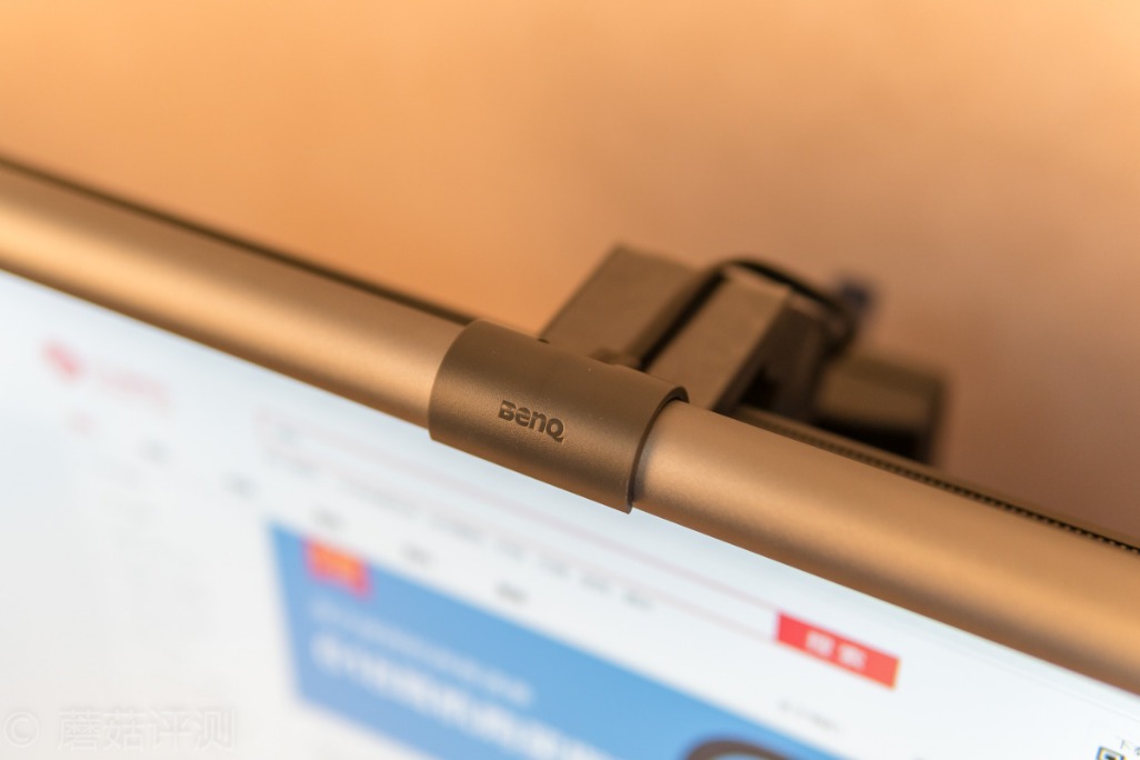 明基screenbar屏幕挂灯效果,明基显示器屏幕挂灯