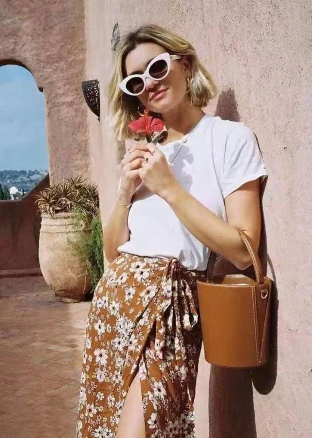 半腰裙今年最流行,今年最流行的显得高贵女士裙