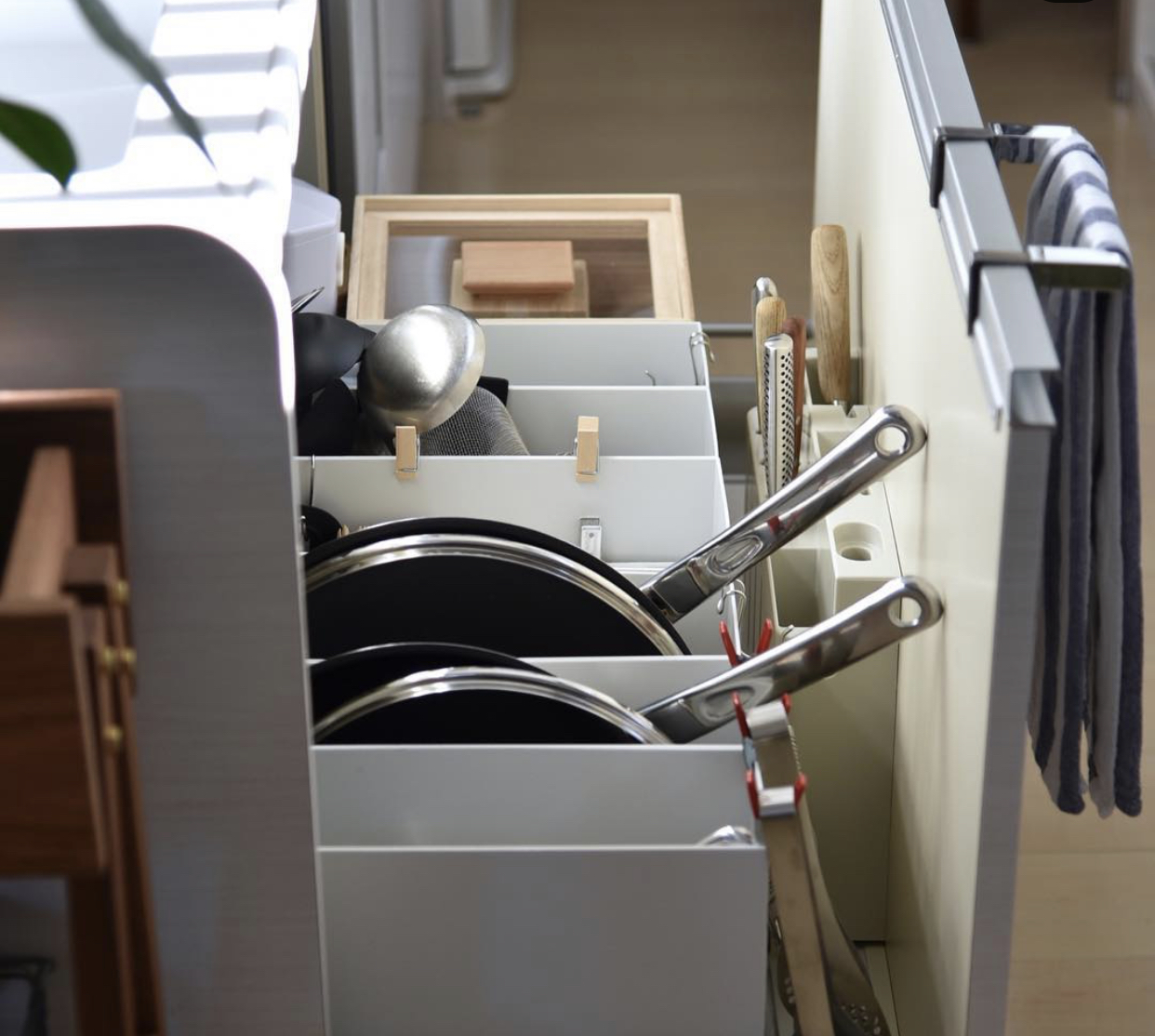 厨房锅具收纳墙上,锅具收纳小妙招废物利用