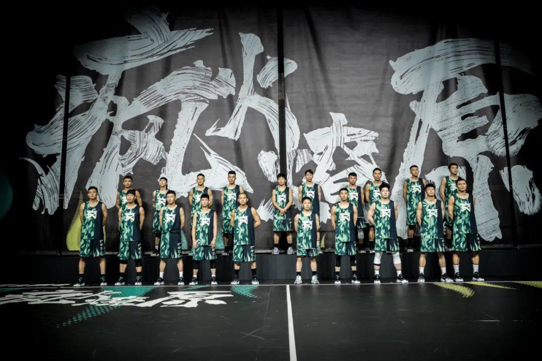 安踏新十年战略下的创造共生价值,安踏要疯5狂潮3传承开箱