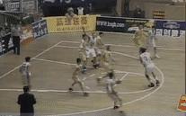 尤纳斯评价赵继伟,亚洲第一控卫郭艾伦展现精彩球技