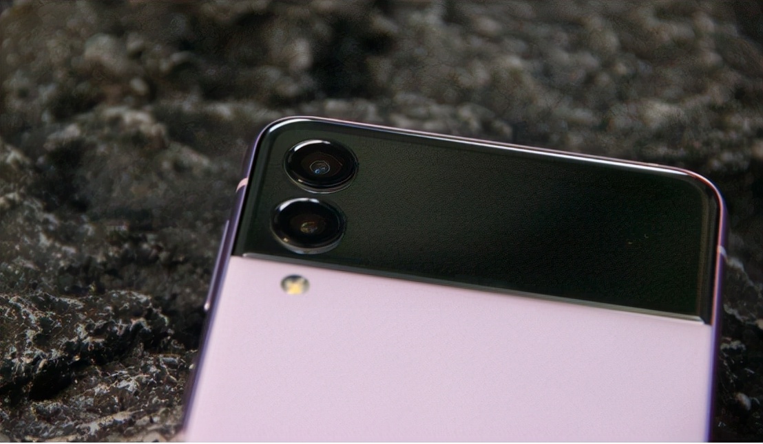 samsunggalaxyzflip35g,三星galaxyzflip4体验效果