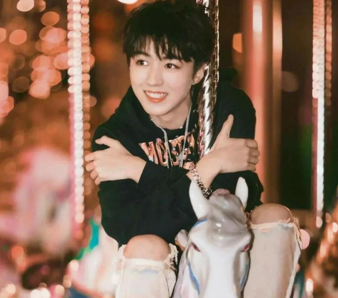 王俊凯愿你被这个世界温柔以待,王俊凯愿新年所许如期而至