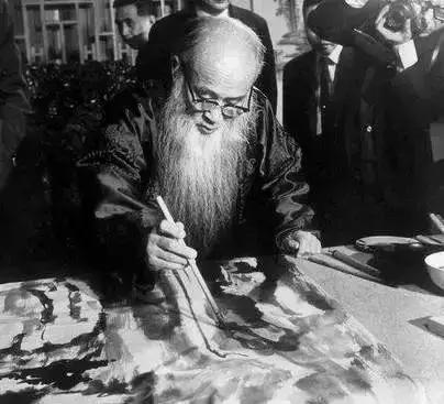 齐白石傅抱石和谁称为三石,徐悲鸿帮助齐白石傅抱石