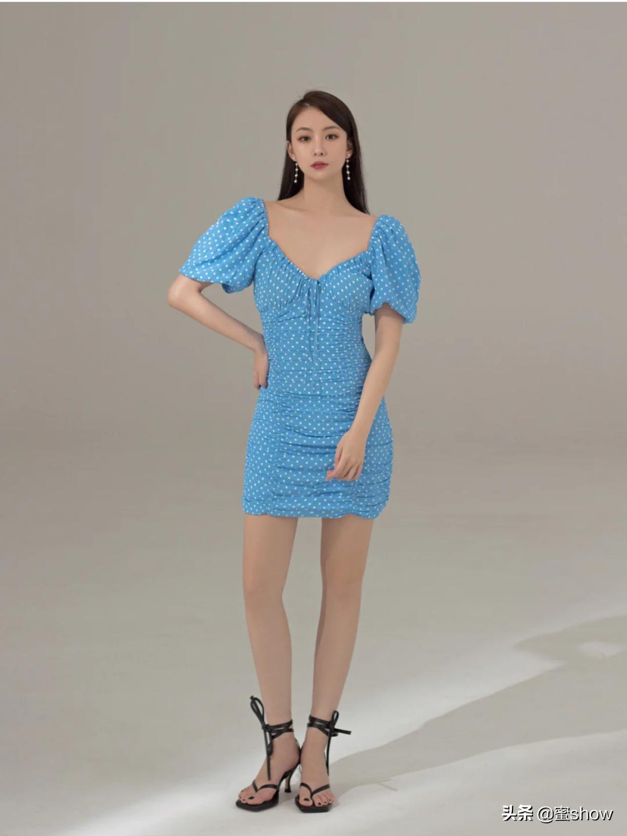 特别显身材的连衣裙叫什么名字,中袖藏蓝色连衣裙气质高级感