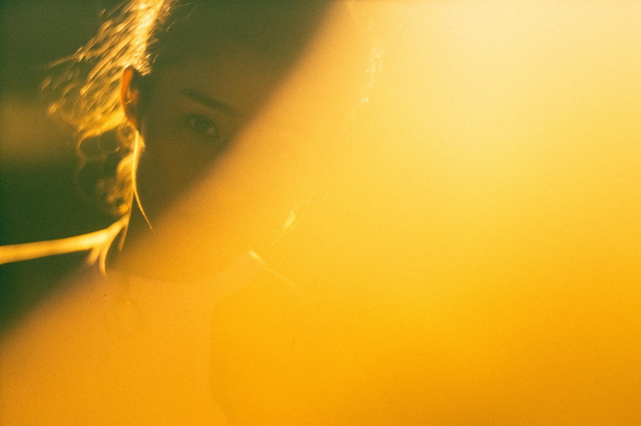 互联网说：这世界满地都是黄金，到处都是美女，只要你下定决心..