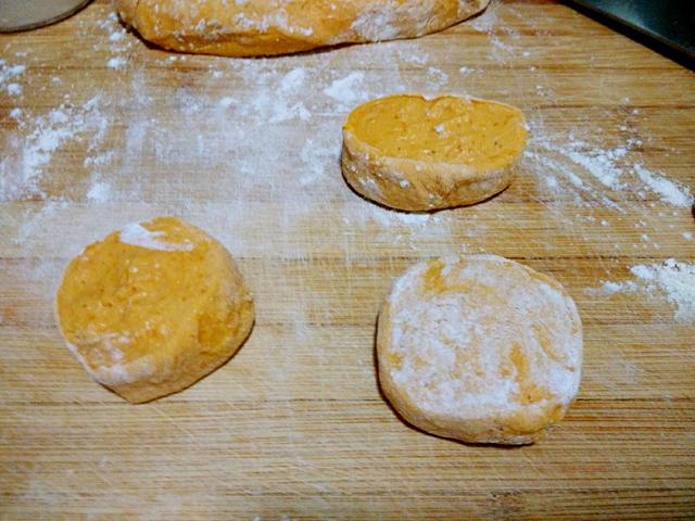 软柿子做的饼家常做法,软甜柿子饼怎么做