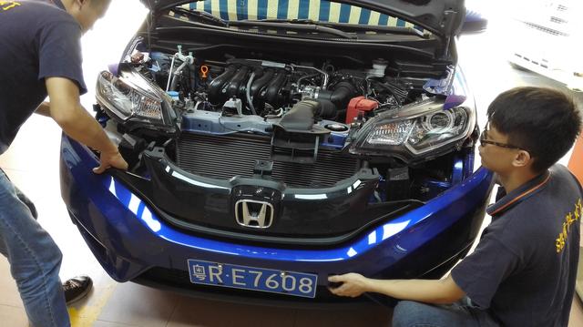 飞度gk5改装快拆方向盘,飞度改装gk5算非法吗