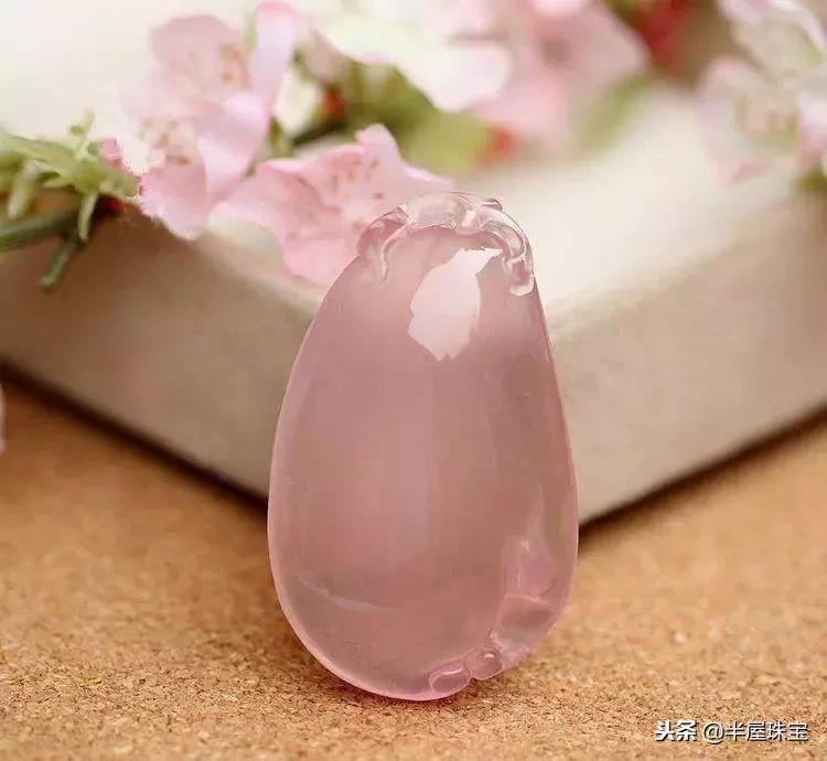 代表爱意与誓死忠诚的宝石,代表着浪漫爱情的宝石